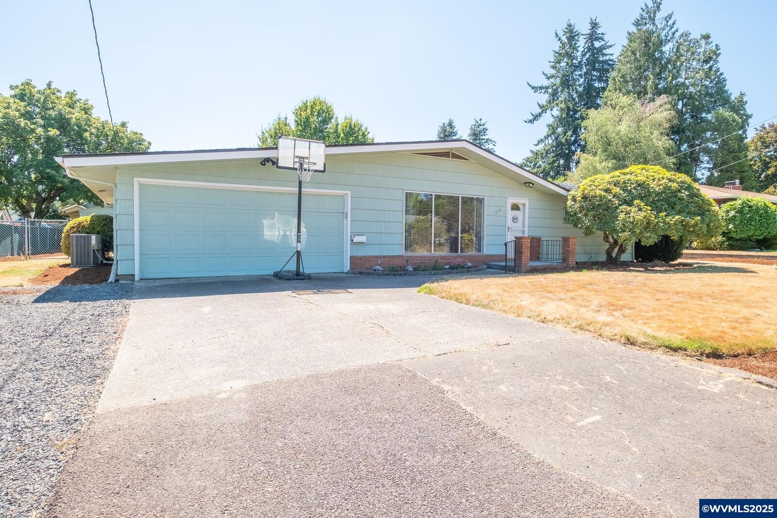 Property Photo:  1236 Redwood St NW  OR 97304 