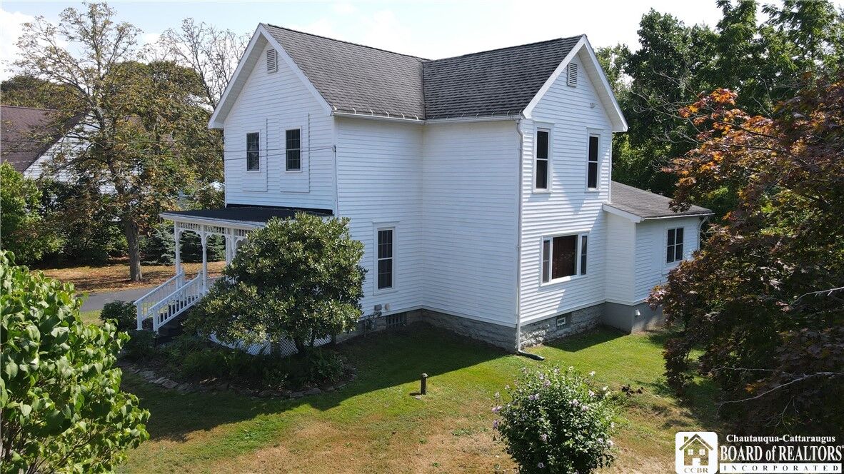Property Photo:  21 Hanover Street  NY 14136 