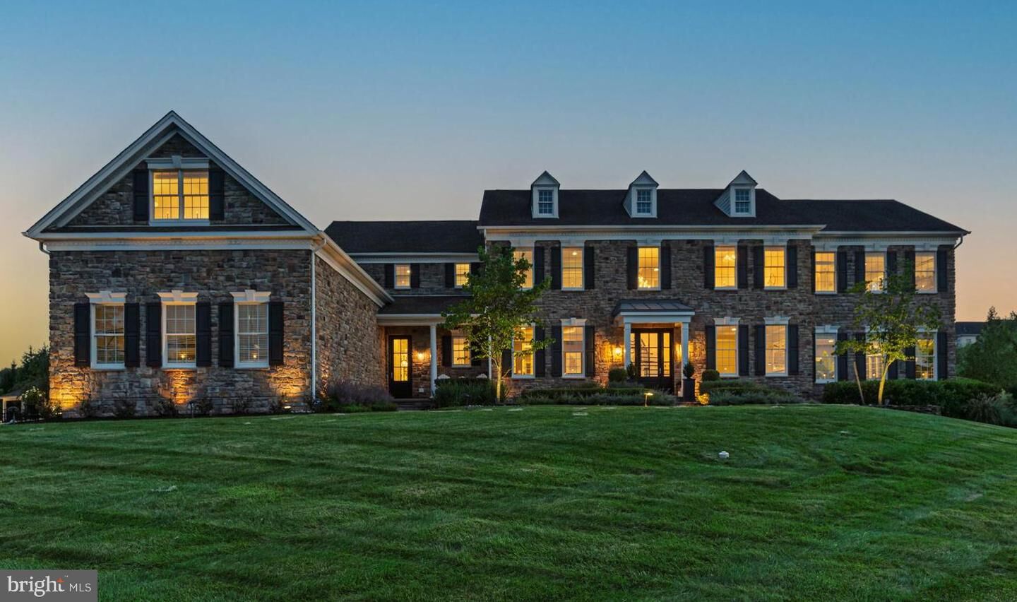 Property Photo:  8 Keith Lane  PA 18940 