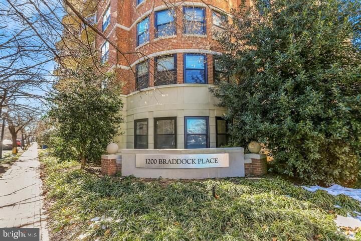 Property Photo: 1200 Braddock Place 209 VA 22314
