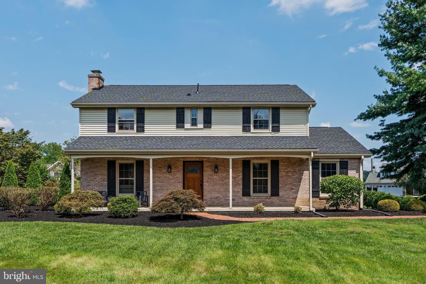 Property Photo:  2025 Robindale Avenue  PA 17601 