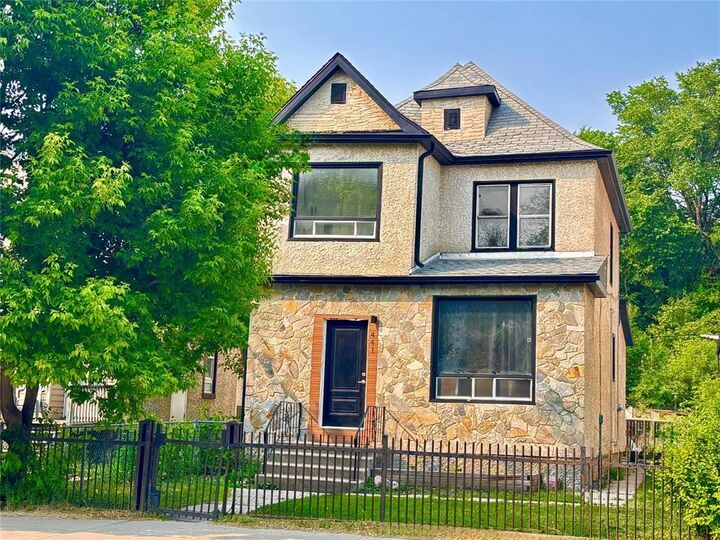 Photo de la propriété:  441 Mountain Avenue  MB R2W 1K5 