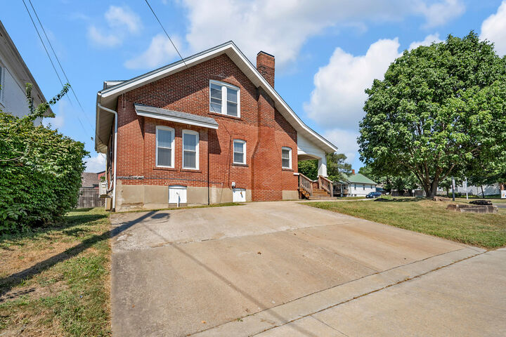 Property Photo:  200 W 4th St  MO 65251 