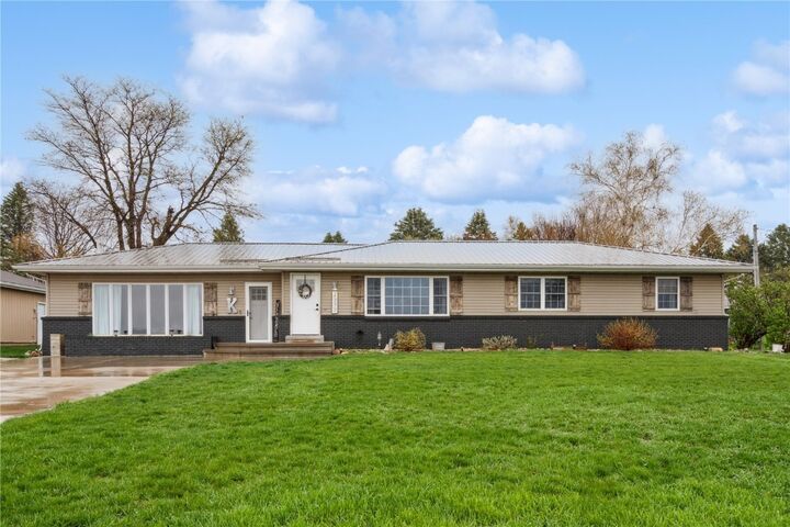 2377 61st Street  Vinton IA 52349 photo