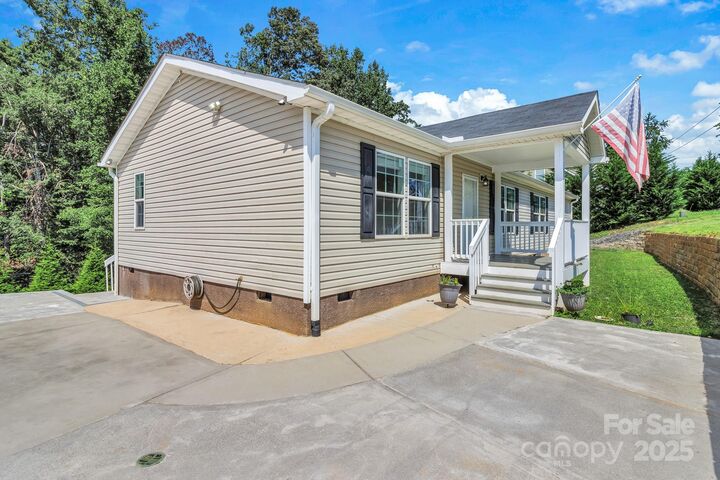 Property Photo: 185 Bradshaw Circle NC 28715