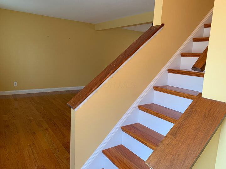 Property Photo:  1812 Cherrywood Drive  OH 43055 