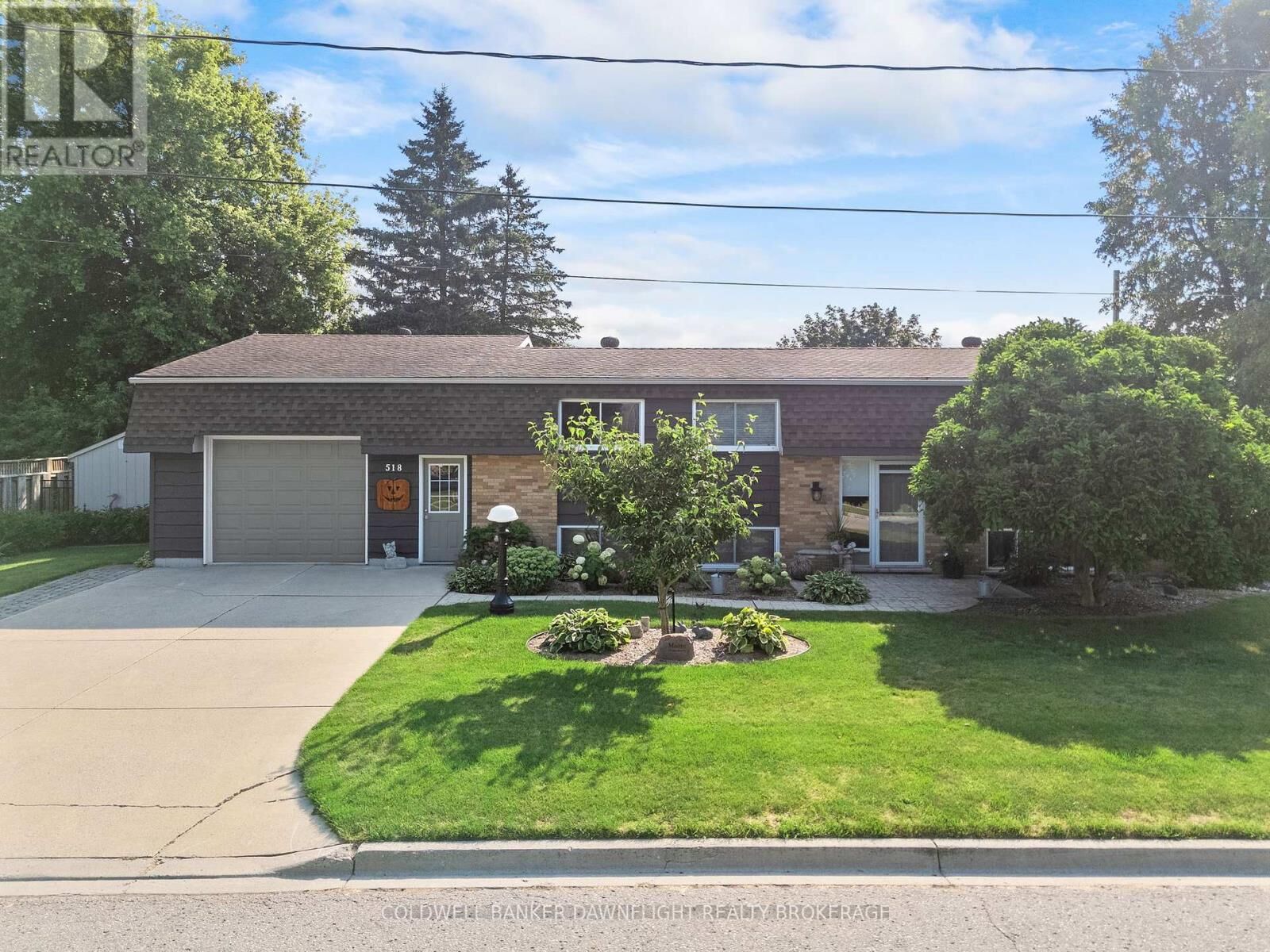 Property Photo: 518 Edward Street ON N0M 1S1