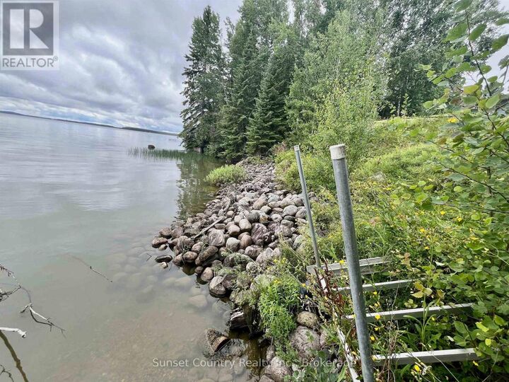 Property Photo: 206 McMillan Crescent ON P8N 0A2