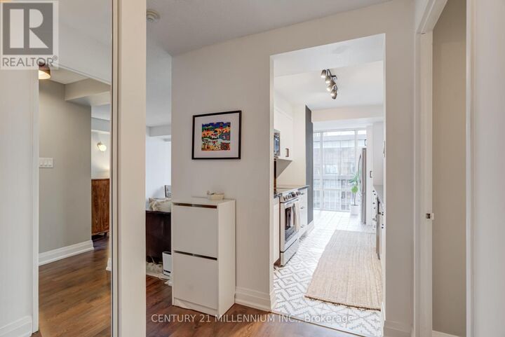 Property Photo: 330 Rathburn Road West 705 ON L5B 3Y1