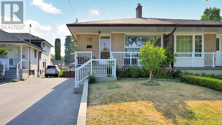 Property Photo: 42 Clayhall Crescent ON M3J 1W6