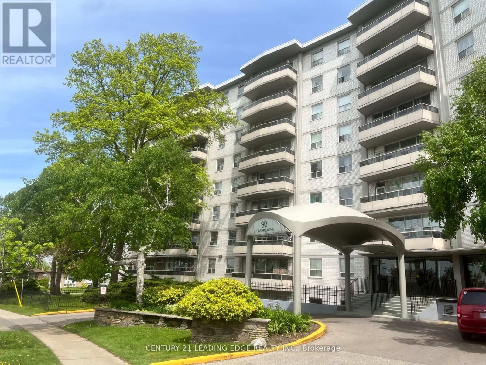 Photo de la propriété: 80 Grandravine Drive 916 ON M3J 1B2