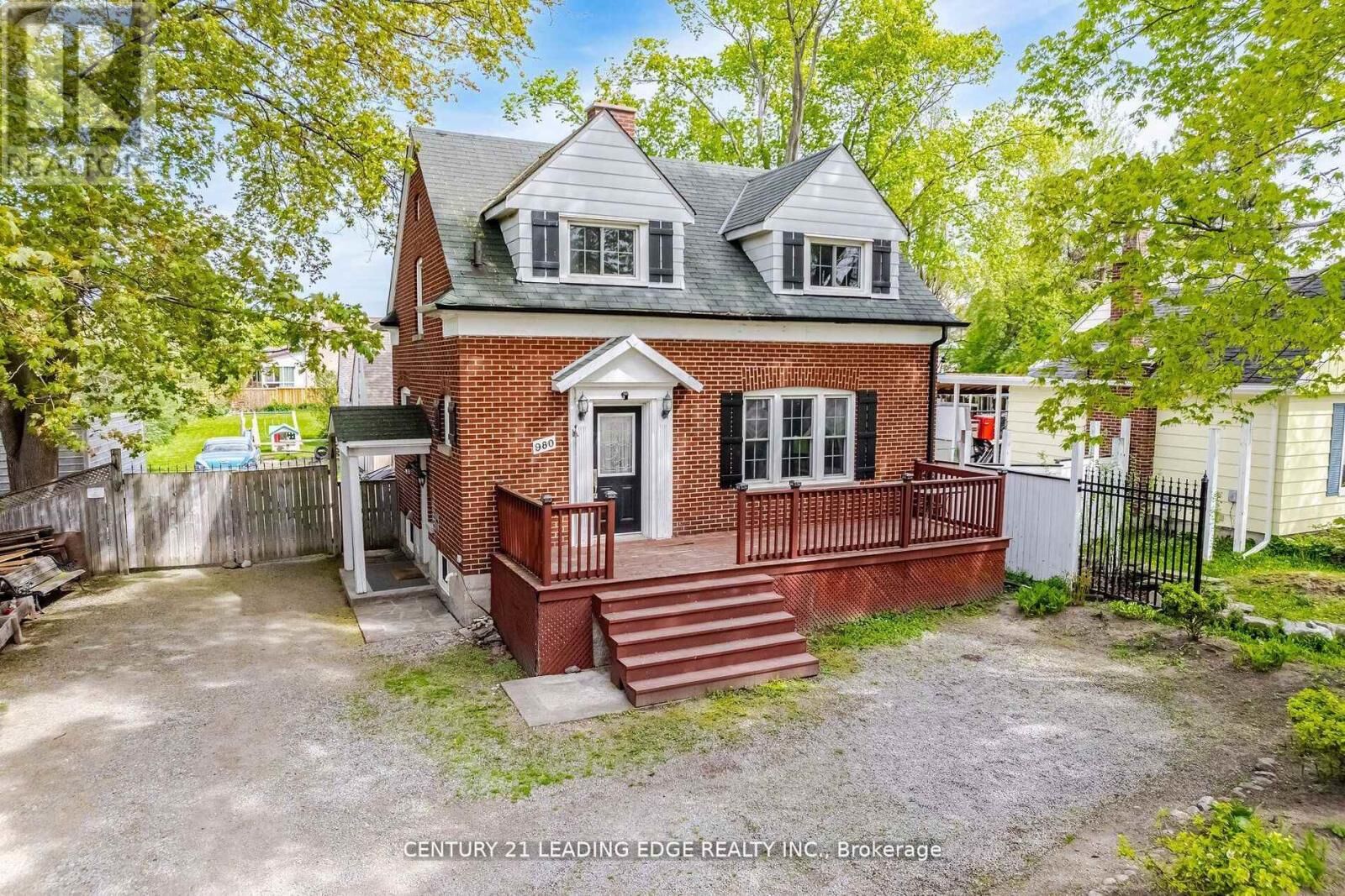 Property Photo:  980 King Street East  ON L1H 1H2 