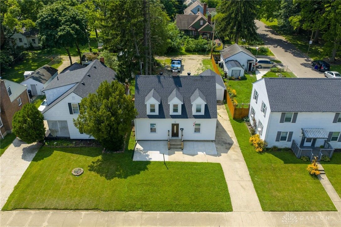 Property Photo: 231 W Parkwood Avenue OH 45506