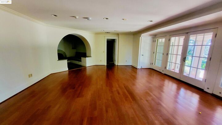 Property Photo: 139 Woodland Way CA 94611