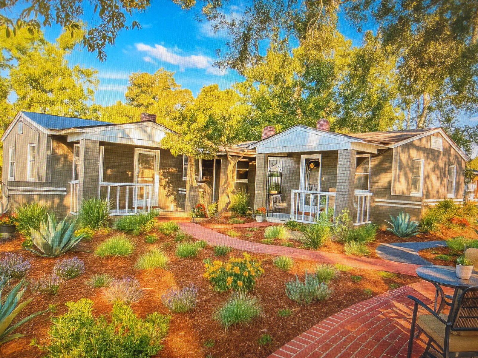 Property Photo:  101 Ellinore Court Court  FL 32507 