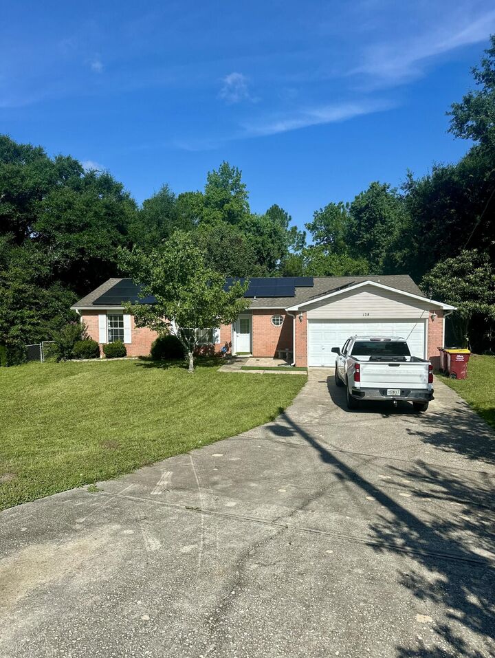 Property Photo: 138 Louise Drive FL 32536