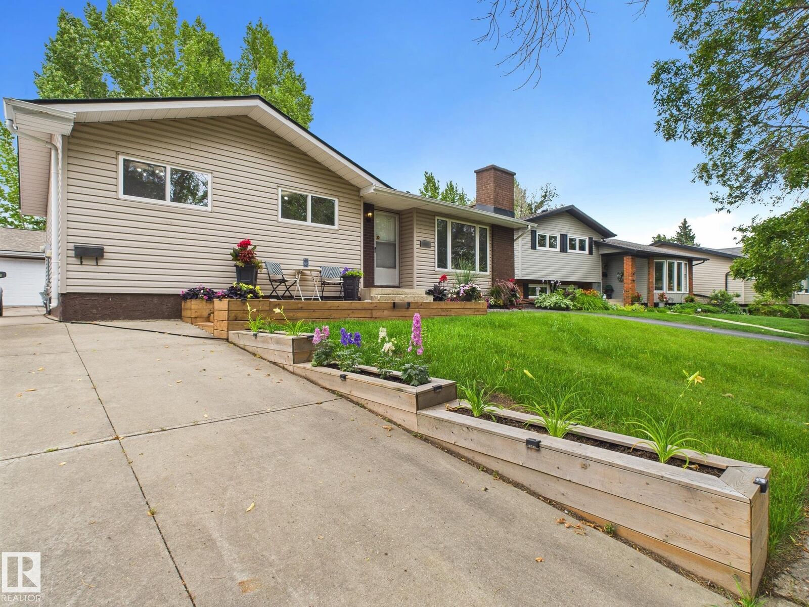 Property Photo:  8525 92 Street  AB T8L 1A1 