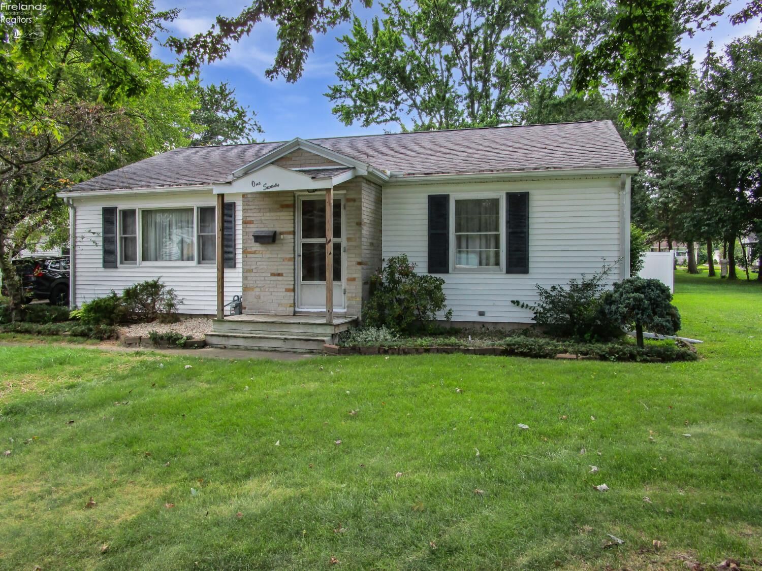 Property Photo:  170 Woodland Place  OH 43410 