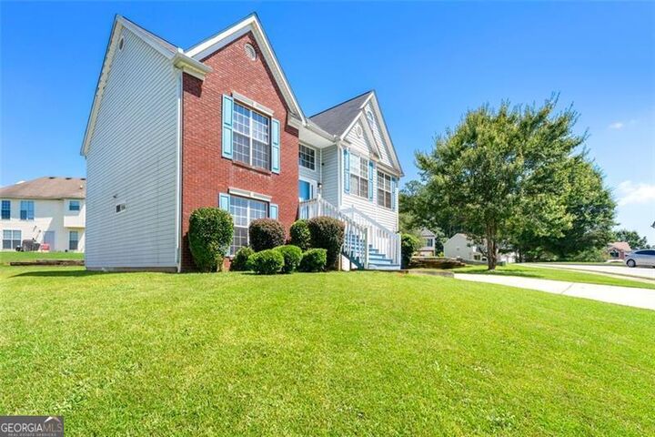 Property Photo: 1241 Creekview Circle GA 30296