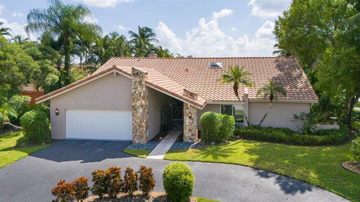 Property Photo: 1400 NW 101st Ter FL 33322