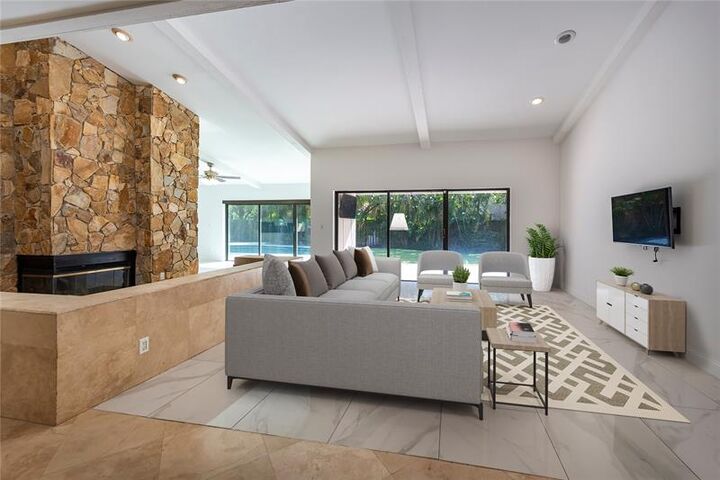 Property Photo: 1400 NW 101st Ter FL 33322