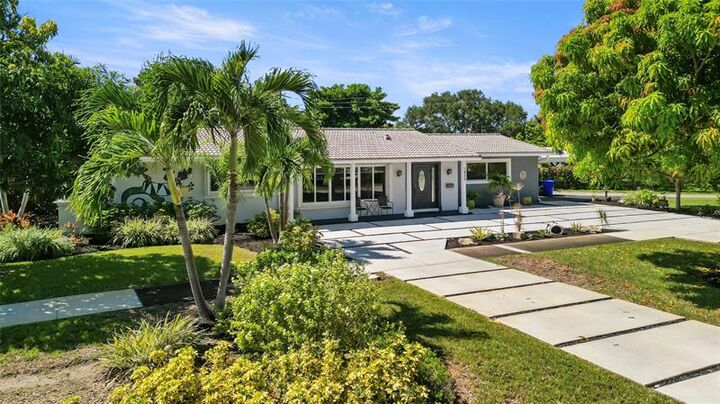 Property Photo:  1600 Yale Dr  FL 33021 