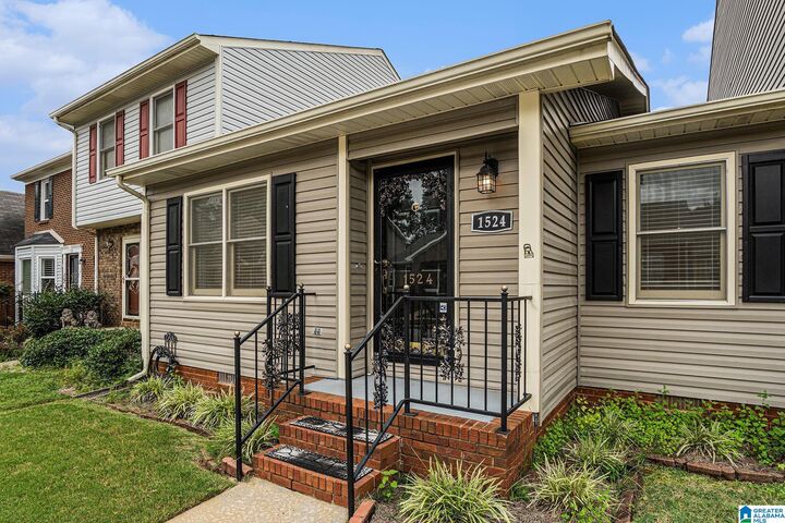 Property Photo:  1524 Cambridge Place  AL 36207 