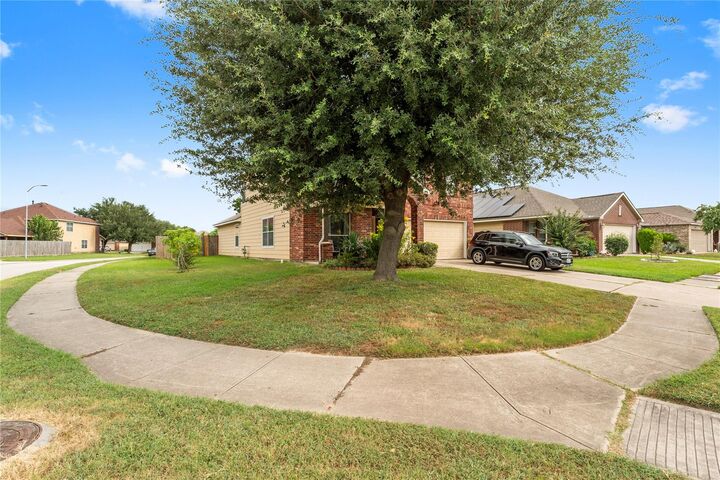 Property Photo: 603 Sweet Flower Drive TX 77073