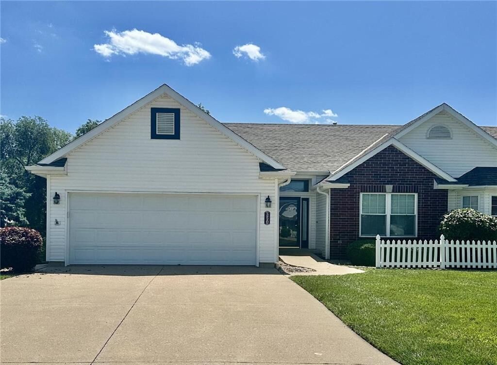 Property Photo:  3220 Kempton Court  MO 64079 
