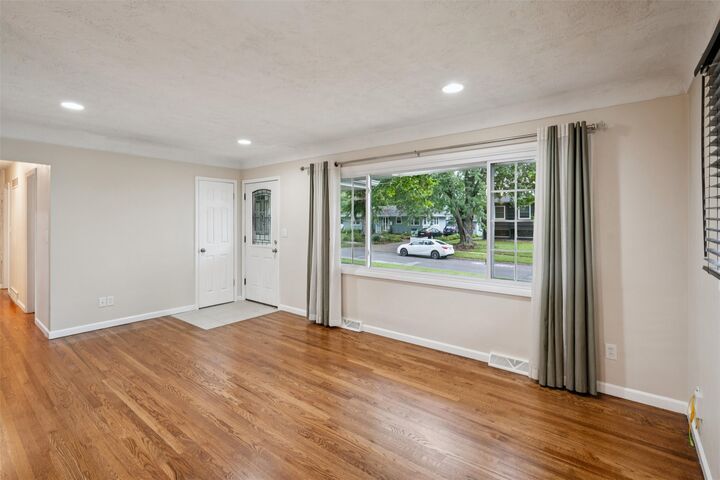 Property Photo: 3912 82nd Street IA 50322