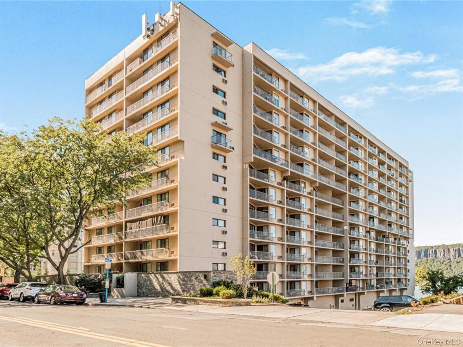 Property Photo:  1155 Warburton Avenue 10E  NY 10701 