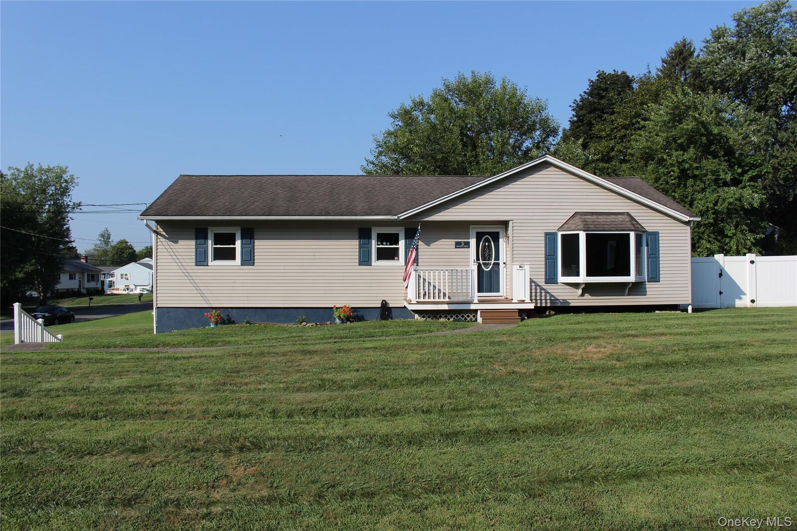 Property Photo:  3 Bridle Path  NY 12550 