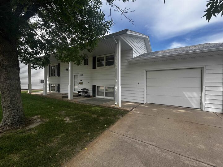 Property Photo: 2815 Pawnee NE 69101