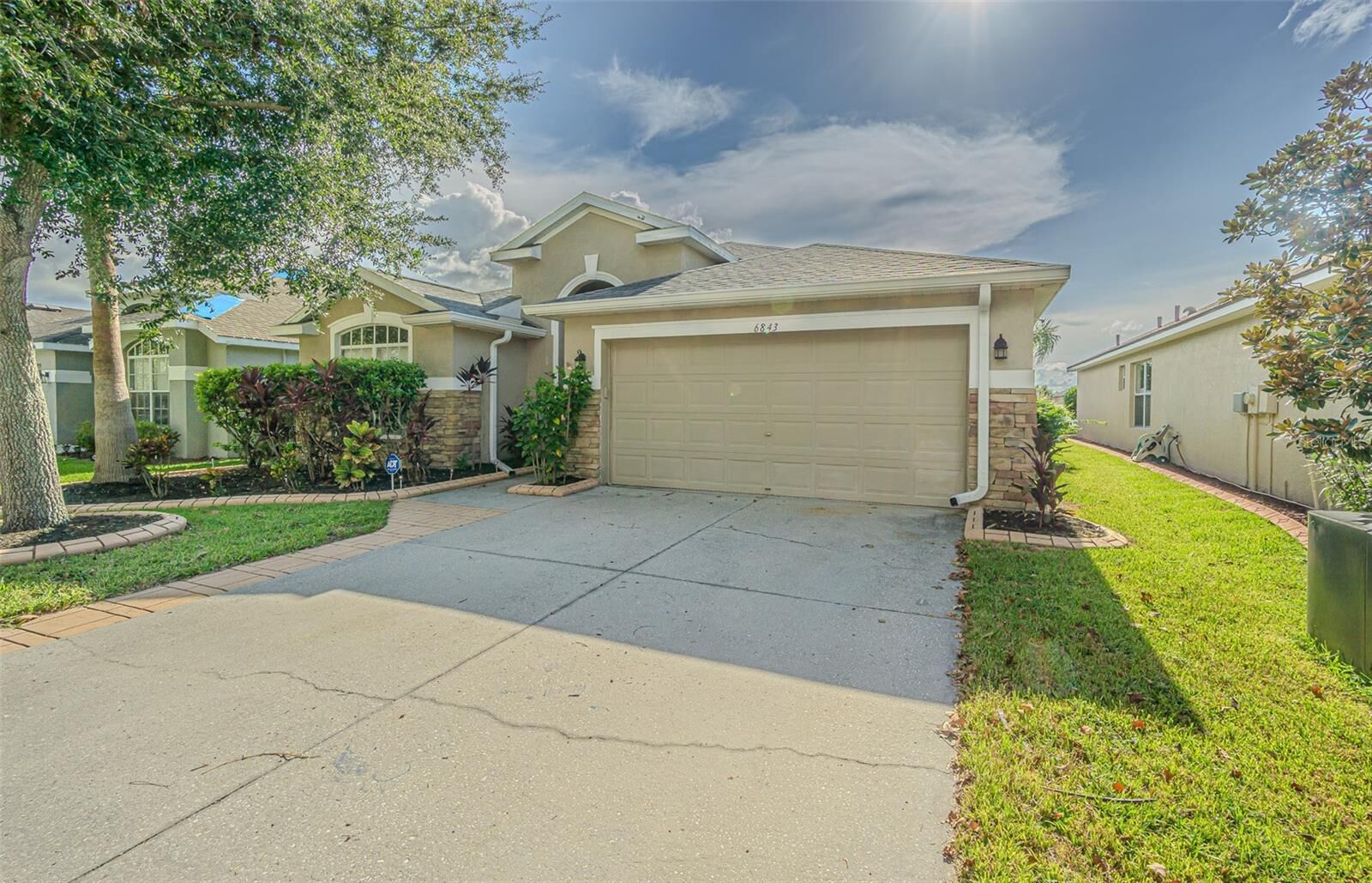 Property Photo: 6843 Runner Oak Drive FL 33545