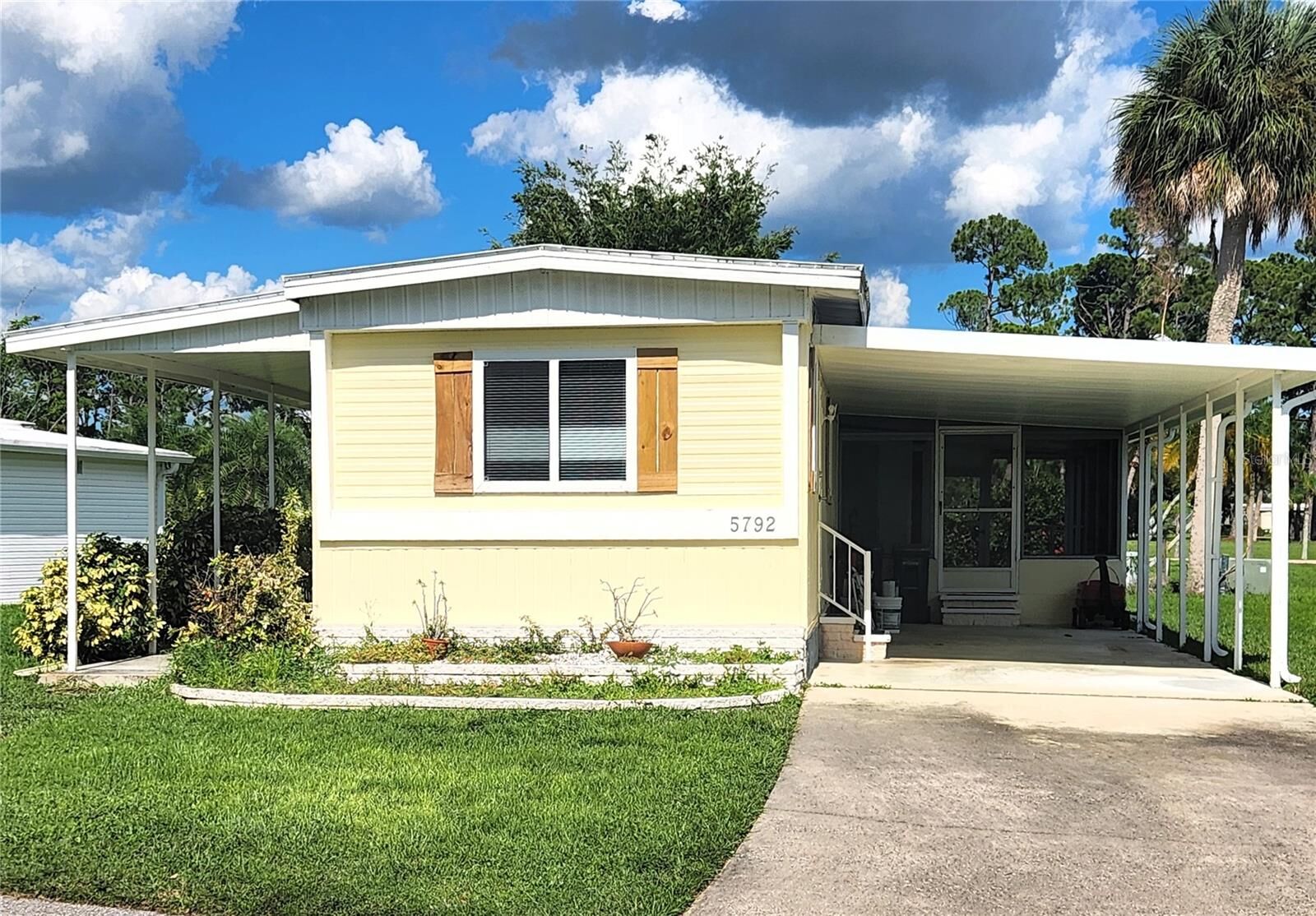 Property Photo:  5792 Holiday Park Boulevard  FL 34287 