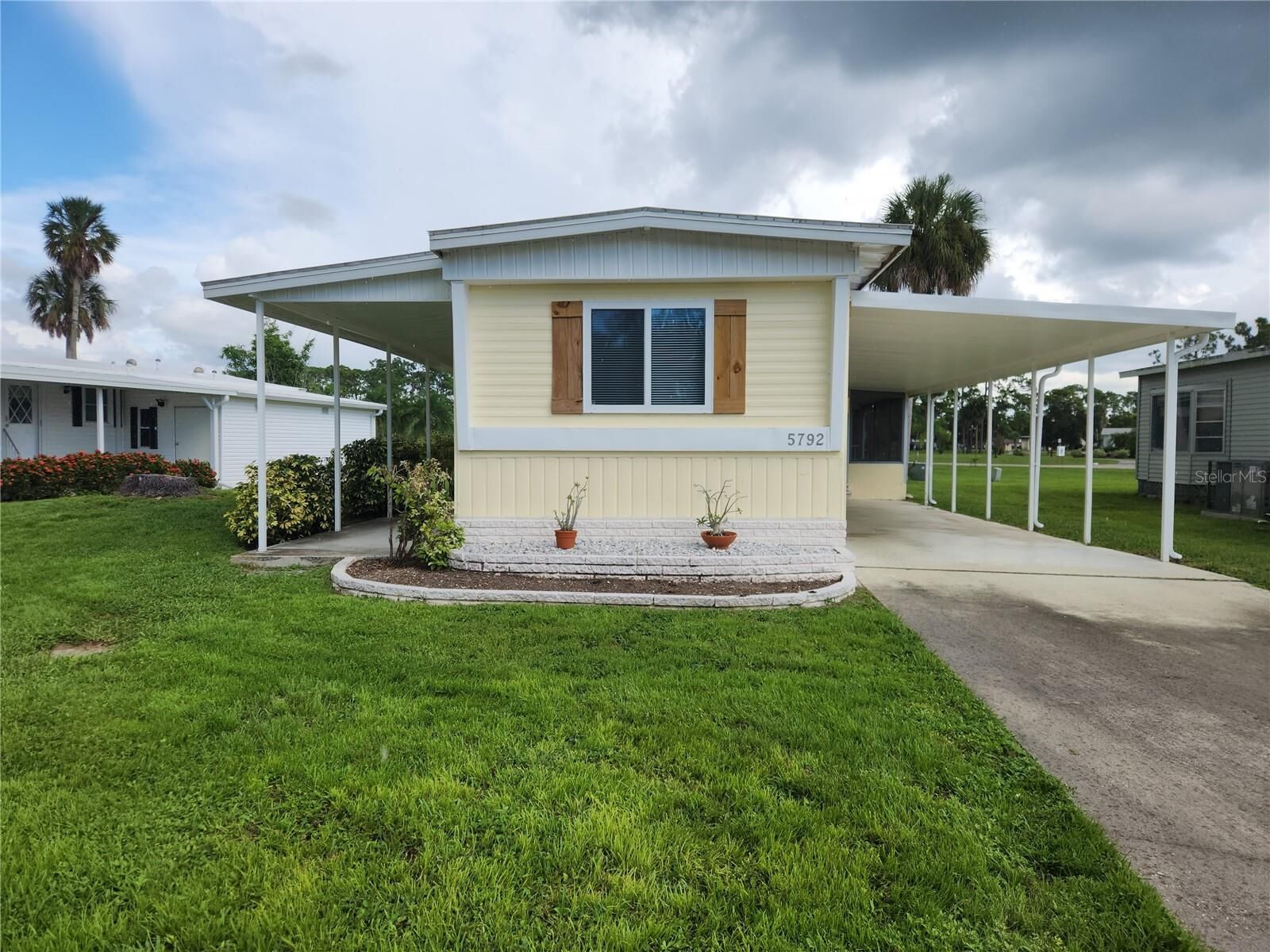 Property Photo:  5792 Holiday Park Boulevard  FL 34287 