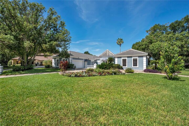 Property Photo: 7906 Lost Cove Court FL 32819