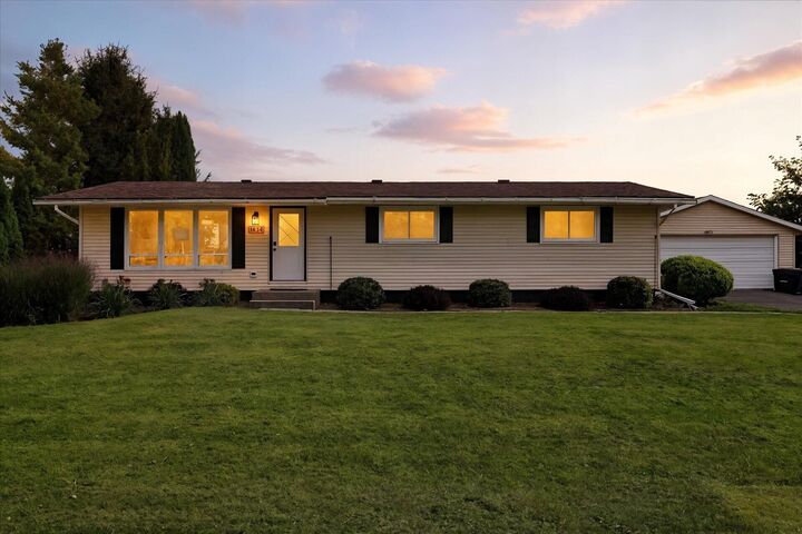 W1434 Cardiff Ln  Ixonia WI 53036 photo
