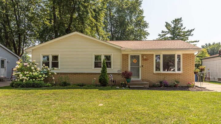 Property Photo: 1511 Barchester Street MI 48186