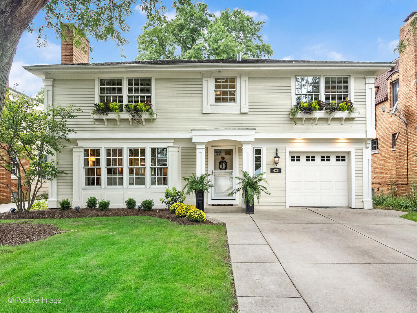 Property Photo: 428 S Edgewood Avenue IL 60525