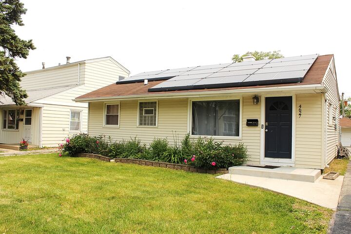 Property Photo:  4627 Custer Avenue  IL 60534 
