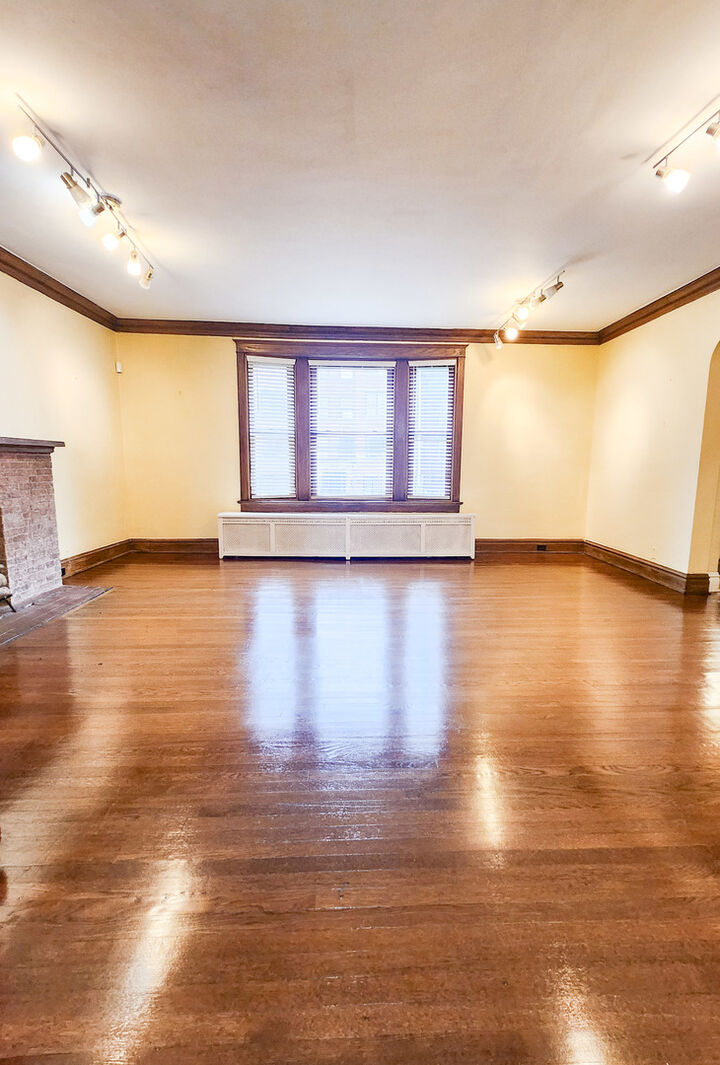Property Photo:  7225 S Yates Boulevard  IL 60649 