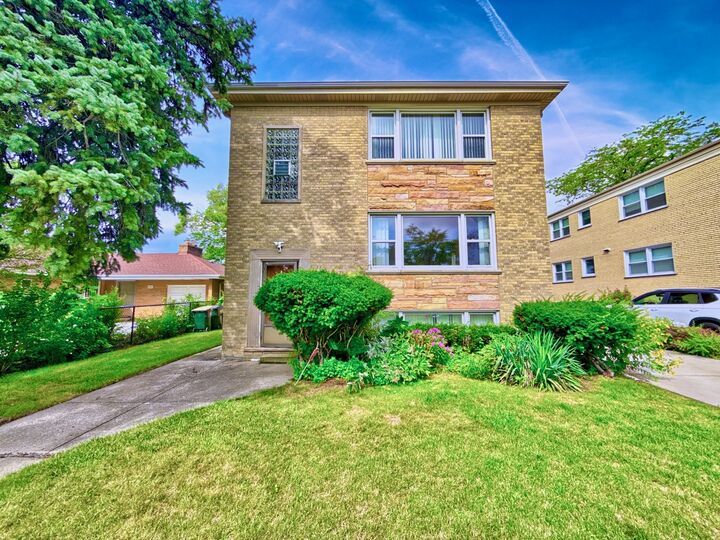 Property Photo:  6522 N Spaulding Avenue  IL 60712 