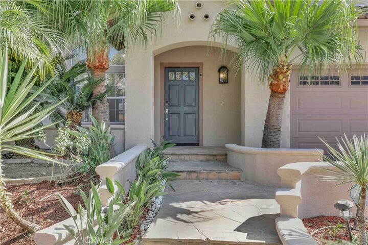 Property Photo:  18 Via Trompeta  CA 92688