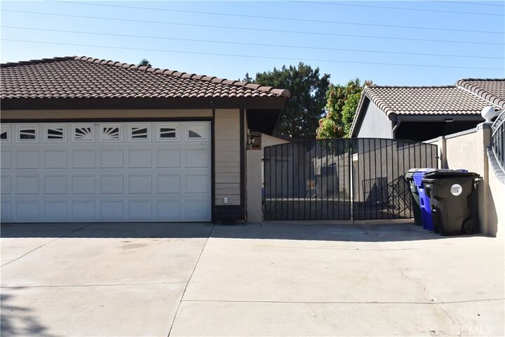 Property Photo: 2831 Donner Way CA 92509