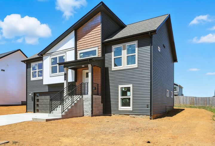 Property Photo: 172 Leltrim Dr TN 37042