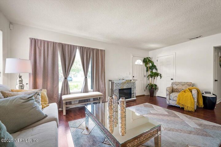 Property Photo: 6564 Ector Place FL 32211