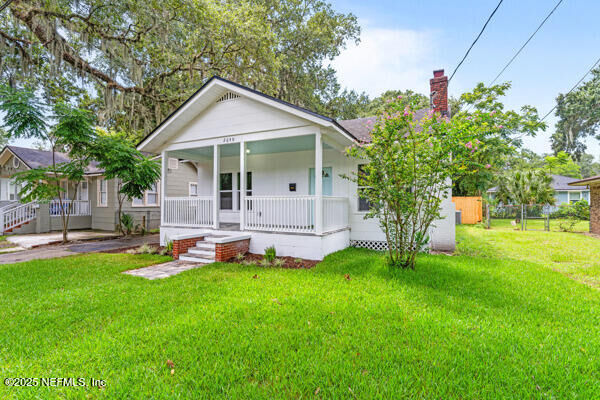 Property Photo: 2640 Peacock Street FL 32207
