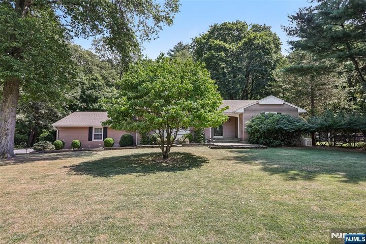 Property Photo:  398 S Central Avenue  NJ 07446 