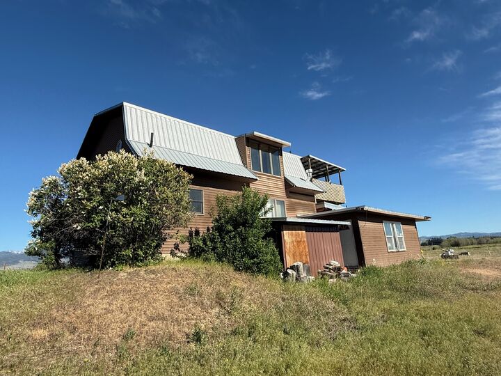 Property Photo: 506 Old Corvallis Road MT 59840